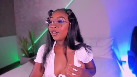 kishalove_ online show from 11/22/25, 10:58