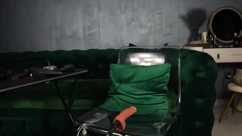 Snapshot of kiss_katy chatting on 11/25/25, 11:27 kiss_katy online show from 11/25/25, 11:27