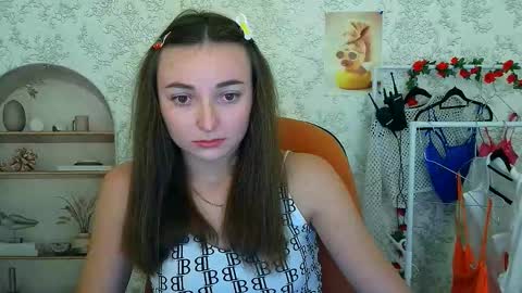 Snapshot of kiss_shy chatting on 10/21/25, 03:35 Valeria online show from 10/21/25, 03:35