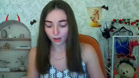 Valeria online show from 10/28/25, 02:20