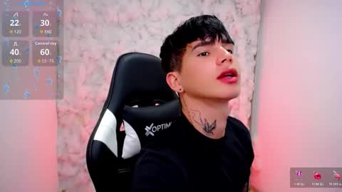 Snapshot of kiss_whitee chatting on 11/13/25, 07:46 kiss_whitee online show from 11/13/25, 07:46