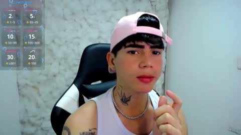 Snapshot of kiss_whitee chatting on 11/15/25, 02:53 kiss_whitee online show from 11/15/25, 02:53