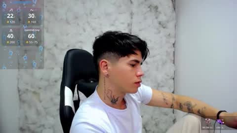 Snapshot of kiss_whitee chatting on 11/24/25, 02:11 kiss_whitee online show from 11/24/25, 02:11