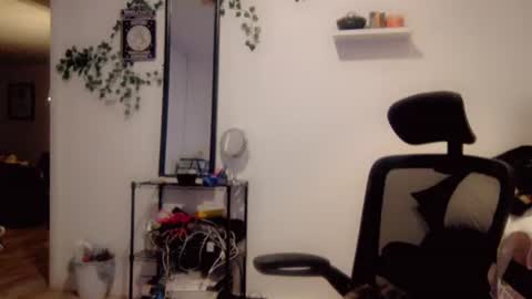 Kissah Kreampuff online show from 11/22/25, 02:54