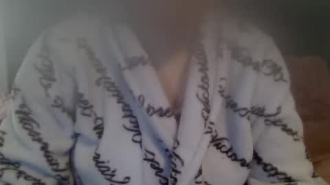 Snapshot of kissandtell1357 chatting on 10/27/25, 02:21 kissandtell1357 online show from 10/27/25, 02:21