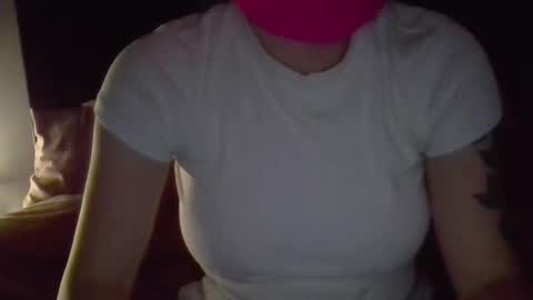 Snapshot of kissandtell1357 chatting on 11/14/25, 04:55 kissandtell1357 online show from 11/14/25, 04:55