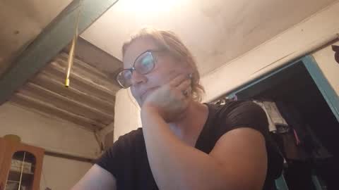 Snapshot of kissandvibe chatting on 09/11/25, 07:03 kissandvibe online show from 09/11/25, 07:03