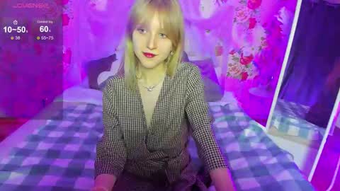 Snapshot of kisschristie__ chatting on 11/12/25, 06:19 christie online show from 11/12/25, 06:19