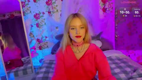 Snapshot of kisschristie__ chatting on 11/22/25, 07:13 christie online show from 11/22/25, 07:13