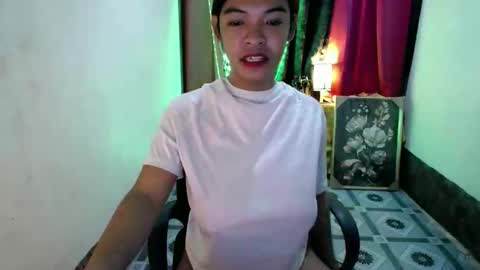 Snapshot of kisses_asian143 chatting on 11/12/25, 10:30 VICTORIA online show from 11/12/25, 10:30