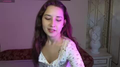 Snapshot of kisses_eva chatting on 09/25/25, 04:27 Hot Eva online show from 09/25/25, 04:27