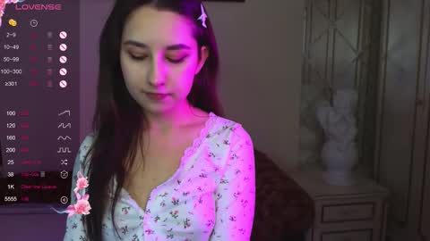 Snapshot of kisses_eva chatting on 10/10/25, 04:33 Hot Eva online show from 10/10/25, 04:33