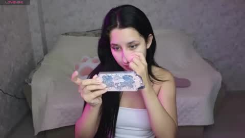 Snapshot of kisses_eva chatting on 06/18/26, 10:19 Hot Eva online show from 06/18/26, 10:19