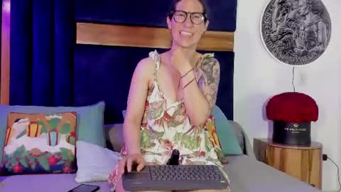 Kissing Company online show from 07/07/26, 04:04