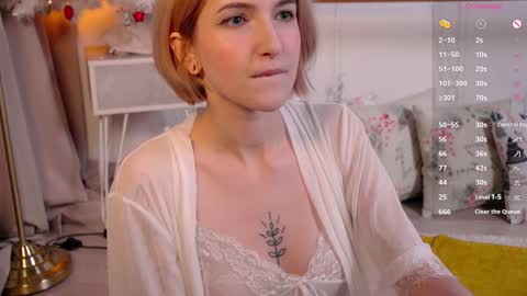 Snapshot of kisskiss_muah chatting on 12/13/24, 08:04 Kate  online show from 12/13/24, 08:04