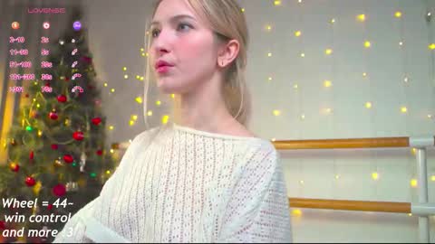 Snapshot of kisskiss_muah chatting on 12/13/25, 07:53 Kate online show from 12/13/25, 07:53