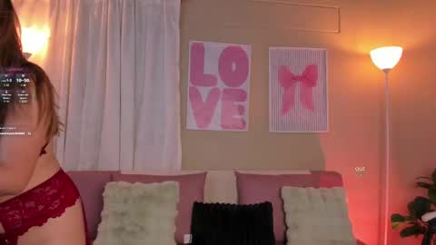 Snapshot of kissme_cutie chatting on 09/20/25, 12:17 Call me Nicolle online show from 09/20/25, 12:17