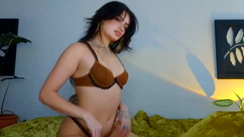 Snapshot of kissmerosy chatting on 03/02/25, 06:51 Rose online show from 03/02/25, 06:51