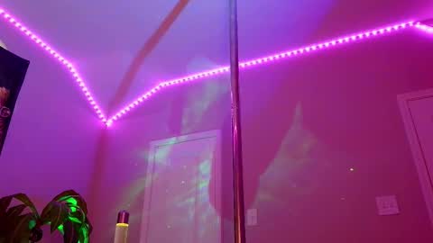 Snapshot of kissmerosy chatting on 11/05/25, 11:27 Rose online show from 11/05/25, 11:27