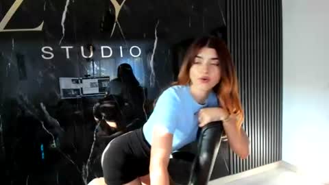 Snapshot of kissmymissy_ chatting on 08/04/26, 03:25 KissMyMissy online show from 08/04/26, 03:25