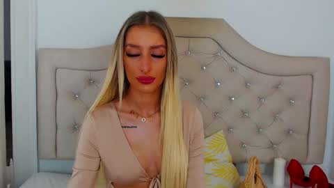 Snapshot of kissnatalie chatting on 11/19/25, 11:32 Natalie online show from 11/19/25, 11:32