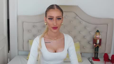 Snapshot of kissnatalie chatting on 12/14/25, 02:44 Natalie online show from 12/14/25, 02:44