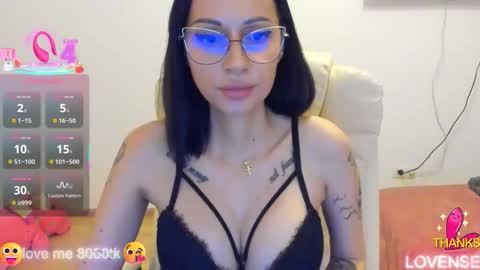 kisssnicol online show from 10/12/25, 03:44