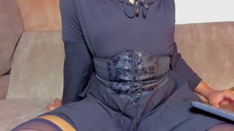 Snapshot of kitsune_zama chatting on 11/05/25, 01:33 Kitsune-sama online show from 11/05/25, 01:33