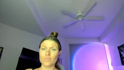 Serina Chan online show from 01/12/25, 08:14