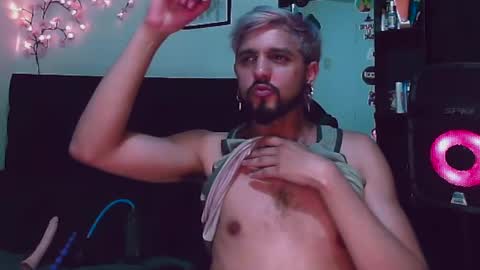 Snapshot of kitsuneshadow22 chatting on 09/17/25, 10:44 Alejandro online show from 09/17/25, 10:44