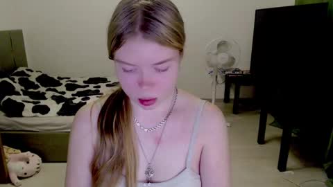 Snapshot of kitten_jenny01 chatting on 12/10/24, 03:33 Jennyblonde and Emmabrunette online show from 12/10/24, 03:33