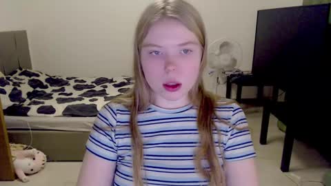 Snapshot of kitten_jenny01 chatting on 12/24/24, 03:47 Jennyblonde and Emmabrunette online show from 12/24/24, 03:47