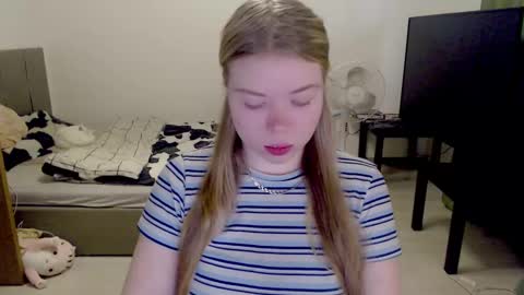 Snapshot of kitten_jenny01 chatting on 12/25/24, 11:43 Jennyblonde and Emmabrunette online show from 12/25/24, 11:43