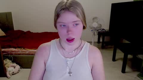 Snapshot of kitten_jenny01 chatting on 01/28/25, 05:14 Jennyblonde and Emmabrunette online show from 01/28/25, 05:14