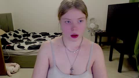 Snapshot of kitten_jenny01 chatting on 03/01/25, 11:47 Jennyblonde and Emmabrunette online show from 03/01/25, 11:47