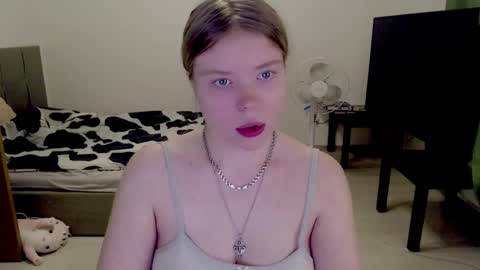 Snapshot of kitten_jenny01 chatting on 03/02/25, 09:43 Jennyblonde and Emmabrunette online show from 03/02/25, 09:43