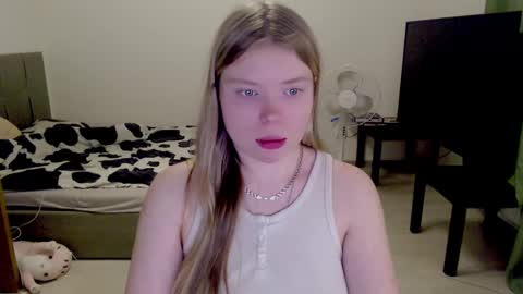 Snapshot of kitten_jenny01 chatting on 03/08/25, 10:34 Jennyblonde and Emmabrunette online show from 03/08/25, 10:34