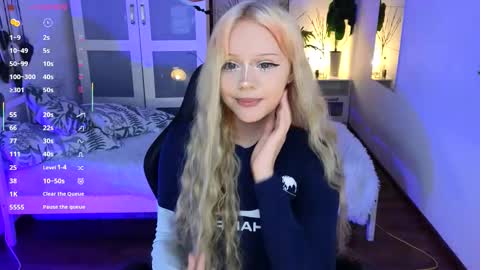 Snapshot of kitten_murray chatting on 10/26/25, 06:19 barbara online show from 10/26/25, 06:19