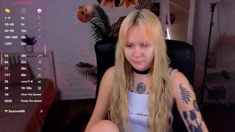 Snapshot of kitten_murray chatting on 10/30/25, 06:15 barbara online show from 10/30/25, 06:15