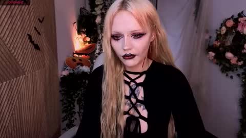 Snapshot of kitten_murray chatting on 10/31/25, 06:47 barbara online show from 10/31/25, 06:47