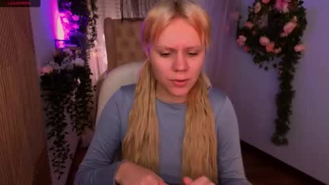 Snapshot of kitten_murray chatting on 11/04/25, 05:28 barbara online show from 11/04/25, 05:28