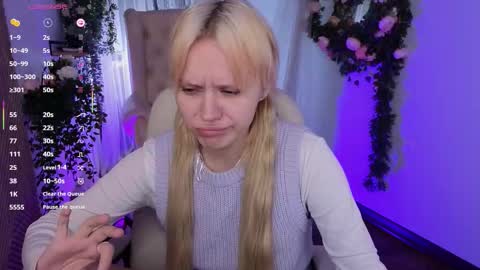 Snapshot of kitten_murray chatting on 11/10/25, 01:10 barbara online show from 11/10/25, 01:10