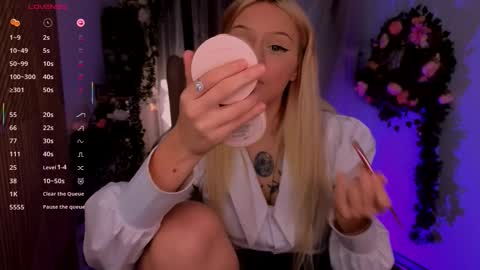 Snapshot of kitten_murray chatting on 11/26/25, 06:36 barbara online show from 11/26/25, 06:36