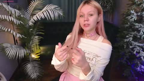 Snapshot of kitten_murray chatting on 01/07/26, 01:35 barbara online show from 01/07/26, 01:35