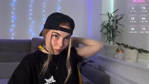 Veronica online show from 06/19/26, 10:08
