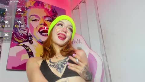 Snapshot of kitty__black__ chatting on 10/20/25, 08:53 KITTY online show from 10/20/25, 08:53