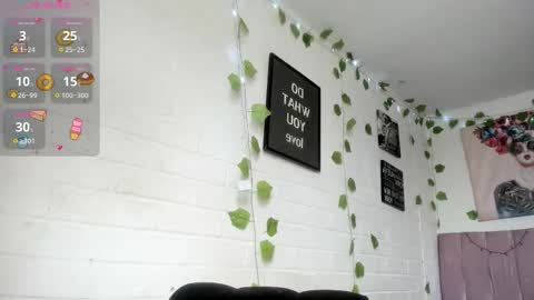 Snapshot of kitty__black__ chatting on 12/14/25, 07:40 KITTY online show from 12/14/25, 07:40