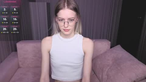 Snapshot of kitty__like18 chatting on 04/28/26, 02:27 Kitty online show from 04/28/26, 02:27