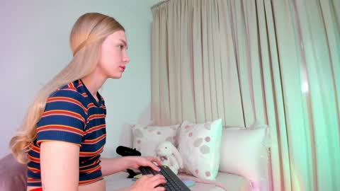 sophie online show from 11/03/25, 03:57