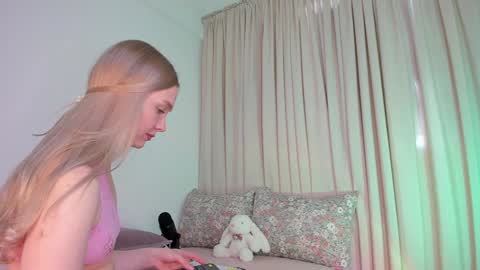 sophie online show from 12/04/25, 04:27